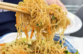 Mom's Fried Rice Noodles