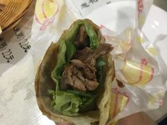 烙饼卷蒜肠-生活本该如此北京小馆(周庄嘉园店)