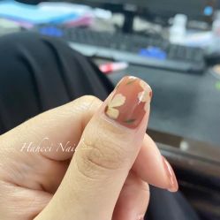 -花岐款式专研健康美甲沙龙