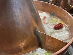 -果松木炭酸菜铜火锅·外婆参鸡汤