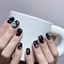 -花岐款式专研健康美甲沙龙