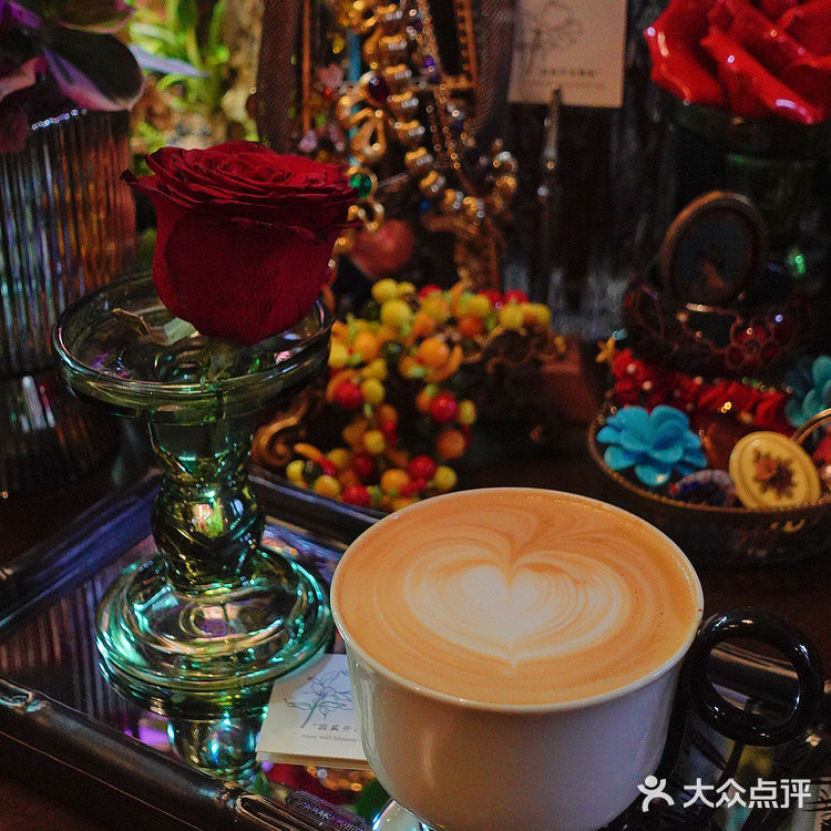 咖啡新店 | 中古蔷薇