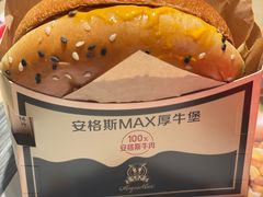 安格斯MAX厚牛芝士堡-麦当劳(静安寺店)