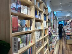 -猫的天空之城概念书店(束河店)
