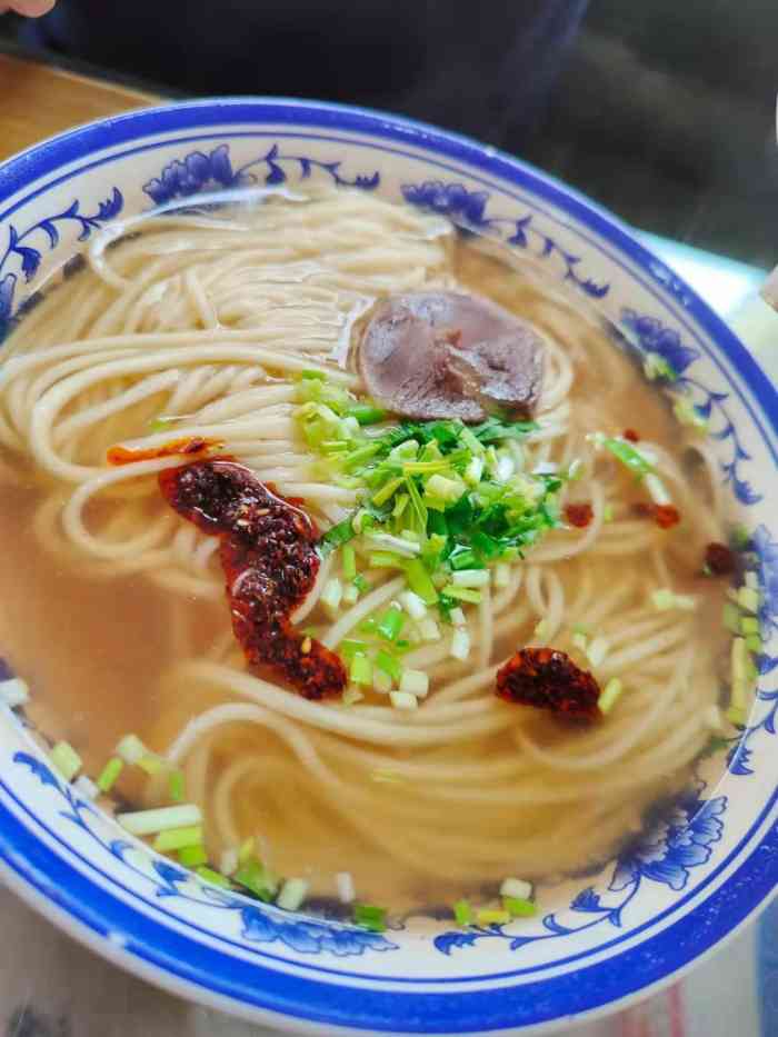 金城一品牛肉面-"牛肉面味道还可以,原味十元一碗,还有酸菜.