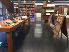 -外研书店(北京外国语大学西校区北外国际大厦店)