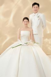 -喜爱高定婚纱摄影