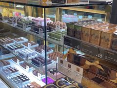 面包甜点陈列柜-GODIVA(万象城店)