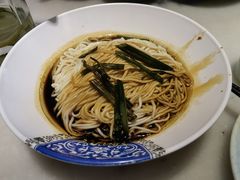 开洋葱油拌面-京城小江南·土菜馆·蒸白鱼(东四十条店)