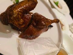 玻璃皮润烧乳鸽王-富力丽思卡尔顿酒店·丽轩中餐厅