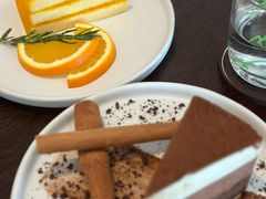 -Chom Cafe and Restaurant