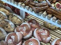 -焙丽拾光(麦凯乐直营店)