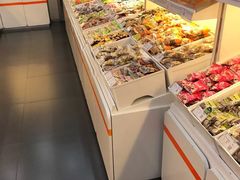 -来伊份(仙霞路五店)