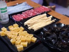 -果松木炭酸菜铜火锅·外婆参鸡汤