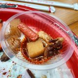坐在马路边边吃黄孃甜不辣