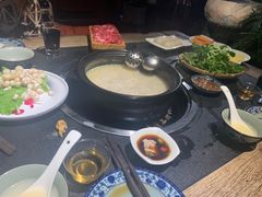 -大匠工房古船木艺术餐厅·猪肚鸡专门店(长白仙岛店)