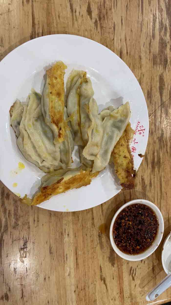 西工饭庄风味楼(西工小街店)-"来洛阳三天,在小街锅贴吃了三顿饭!