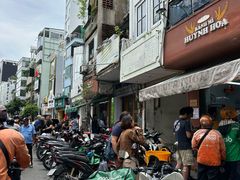 -Bánh Mì Huynh Hoa