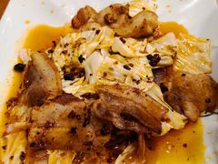 莲白回锅-石磨豆花家常菜·牦牛排土火锅