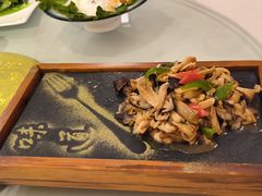 -黑青稞庄园·新式藏餐·牦牛肉汤锅(新都桥店)