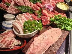 -铭牛烧肉·和牛海鲜自助(高新月牙湖店)