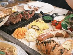 -Mark&Mars Restaurant