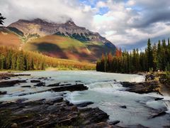 -阿萨巴斯卡瀑布观景点