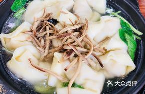 Braised Shrimp Dumplings in Clay Pot