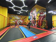 -爱蹦iBOON蹦床运动馆(江汉店)
