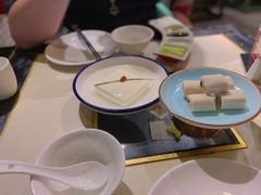 招牌手磨杏仁豆腐-京味斋·北京烤鸭(北京南站洋桥店)