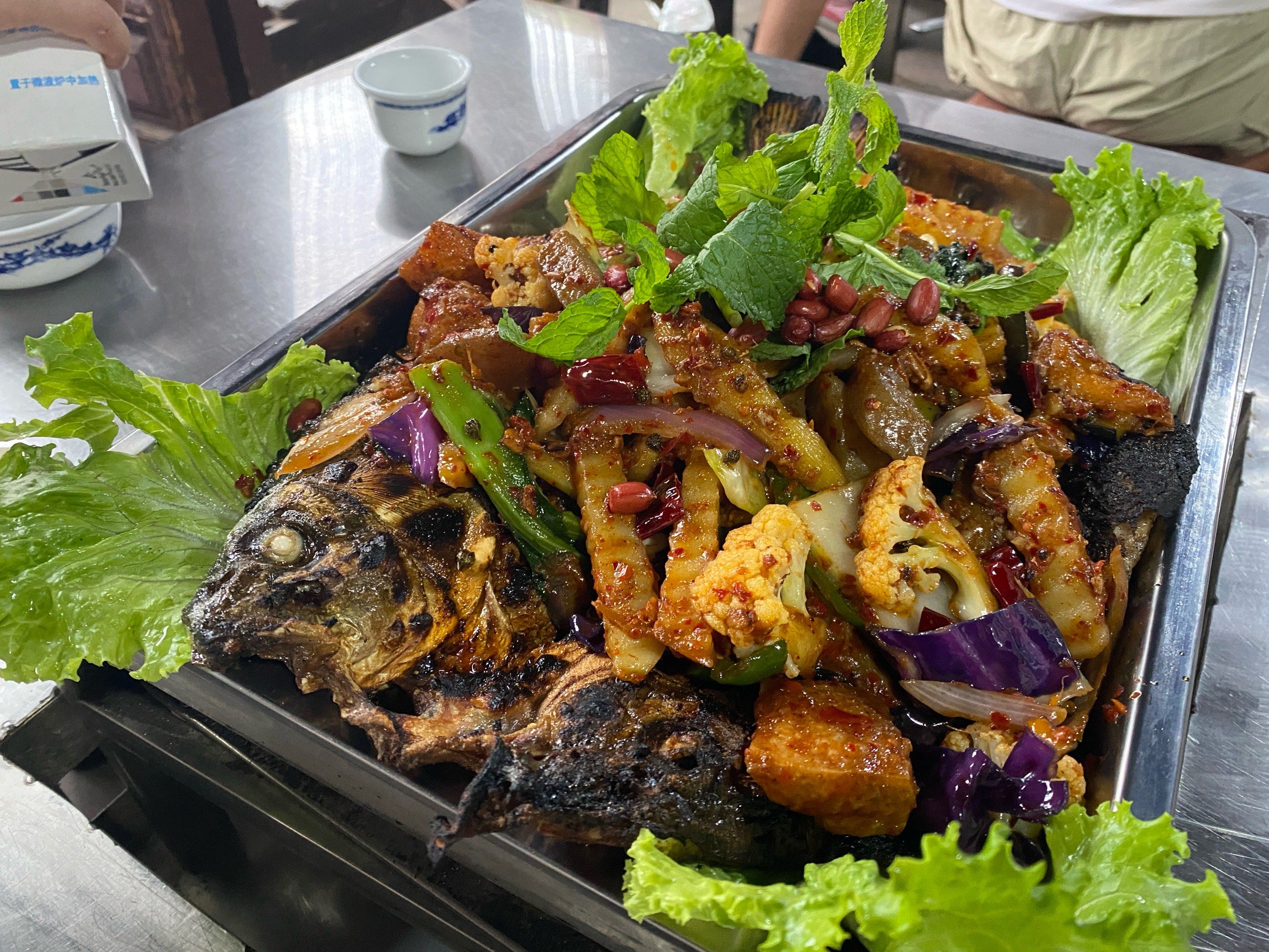 麻辣香锅烤鱼 #发现100家最美民宿 
巍山除了冰棍米线,最最最