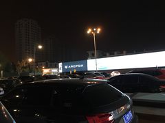 -蓝色港湾停车场