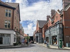 -钟书阁(松江泰晤士小镇店)