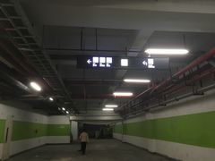 -繁花中心-停车场