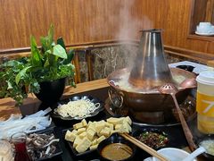 -果松木炭酸菜铜火锅·外婆参鸡汤