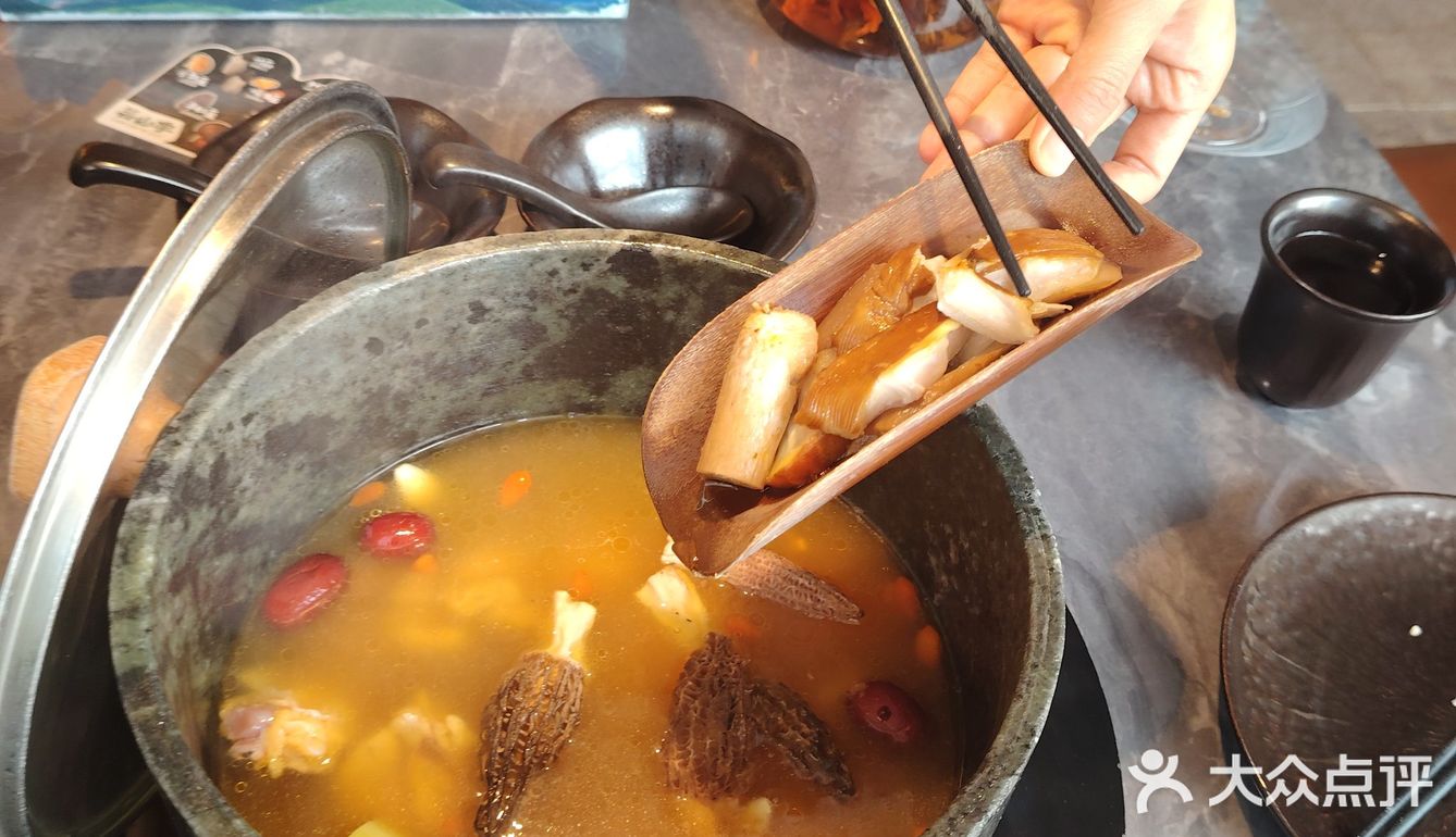 春天吃菌子啦，这家云南火锅绝了