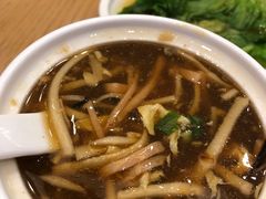 海鲜酸辣汤-船歌·鱼水饺青岛菜(国贸商城店)