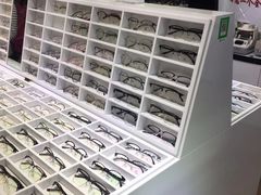 -臻美视爵眼镜·明月·依视路·蔡司折扣店(广渠门店)