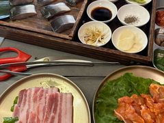 -围炉肉舍•炭烤活鳗•丹东海鲜烤肉(步行街店)