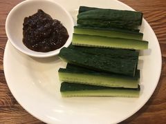 黄瓜沾酱-清真吴记门钉肉饼·喜多利