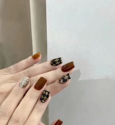 -桃色美甲沙龙