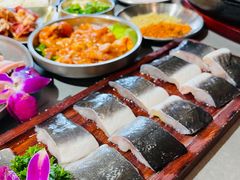 -围炉肉舍•炭烤活鳗•丹东海鲜烤肉(步行街店)