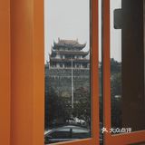 正说着咖啡好喝，一抬头看见窗外的天心阁