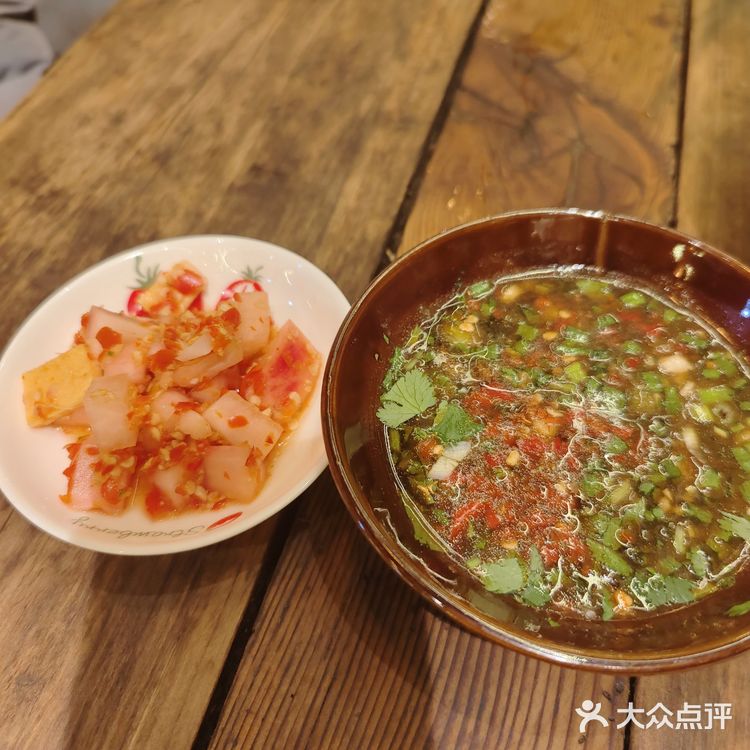 无名蹄花，藏于建设路美食街的巷子里