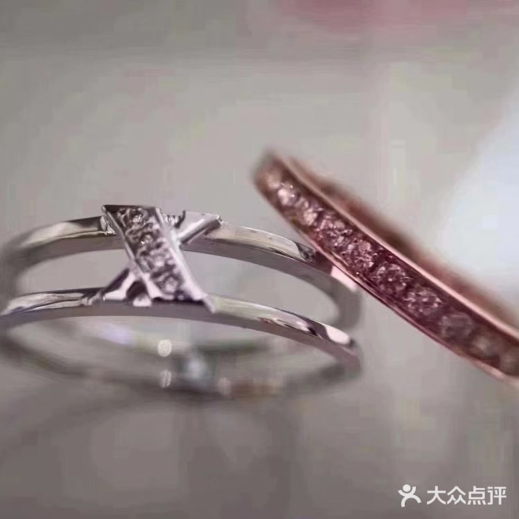 我愿意. 喜欢这款的原因大概是因为特别吧