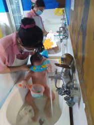 -欢乐悠游婴儿游泳(金碧花园店)