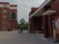 -对外经济贸易大学附属中学
