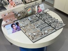 -视野联行眼镜•蔡司•依视路(温江店)