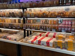 面包甜点陈列柜-金凤成祥(东直门现烤面包店)