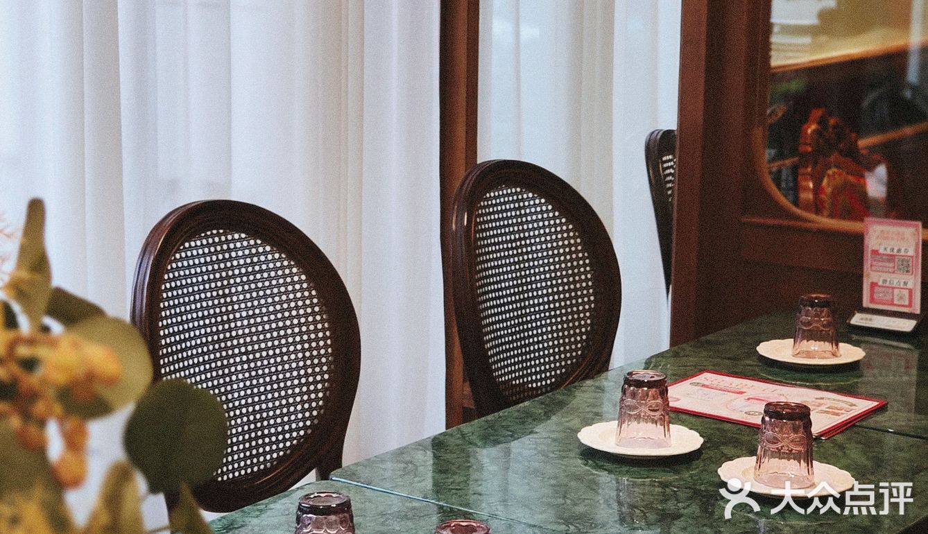 花开富贵山茶红👉秘密旅行西餐